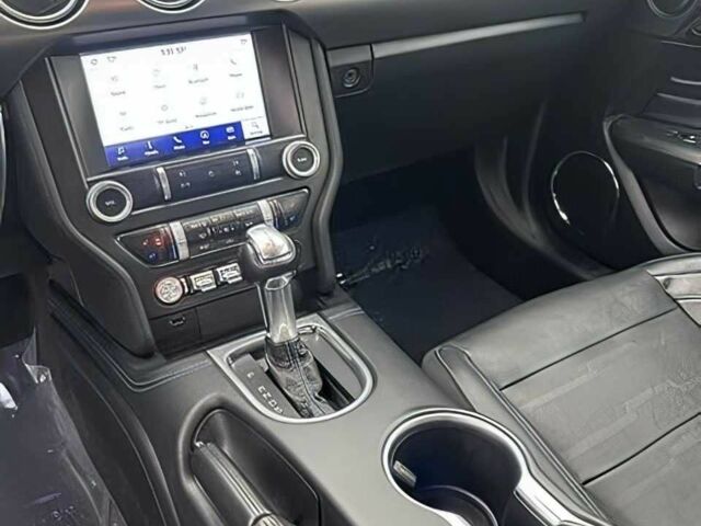 Белый Форд Мустанг, объемом двигателя 2.3 л и пробегом 48 тыс. км за 10000 $, фото 8 на Automoto.ua