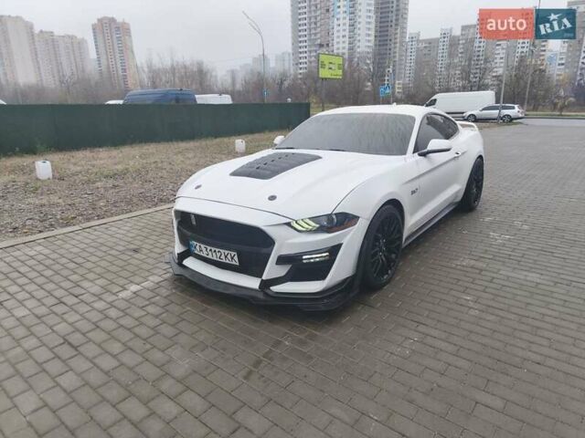 Белый Форд Мустанг, объемом двигателя 4.95 л и пробегом 62 тыс. км за 38000 $, фото 1 на Automoto.ua