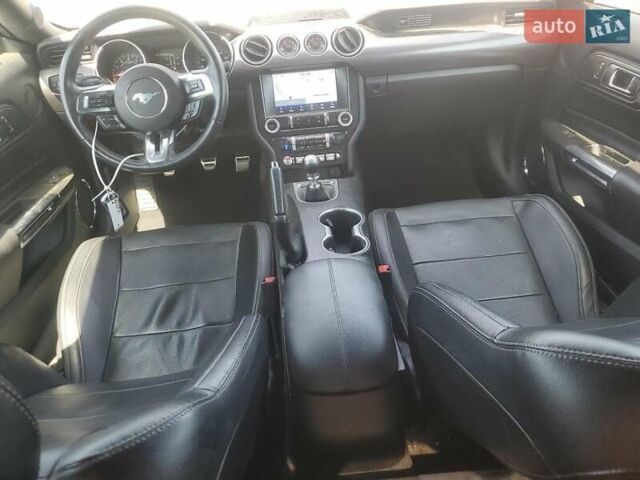 Білий Форд Мустанг, об'ємом двигуна 4.95 л та пробігом 33 тис. км за 8500 $, фото 7 на Automoto.ua
