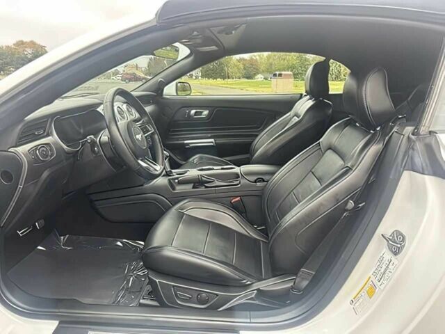 Белый Форд Мустанг, объемом двигателя 2.3 л и пробегом 48 тыс. км за 10000 $, фото 6 на Automoto.ua