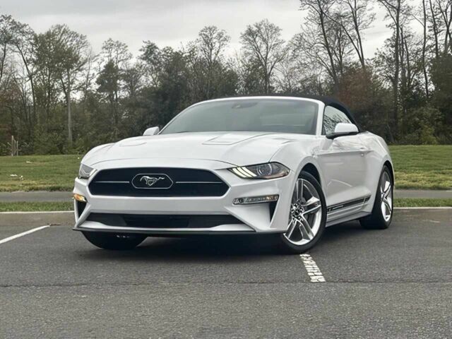 Белый Форд Мустанг, объемом двигателя 2.3 л и пробегом 48 тыс. км за 10000 $, фото 1 на Automoto.ua