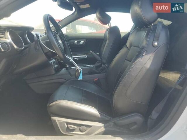 Білий Форд Мустанг, об'ємом двигуна 4.95 л та пробігом 33 тис. км за 8500 $, фото 6 на Automoto.ua