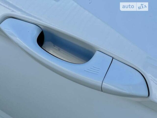 Белый Форд Мустанг, объемом двигателя 2.26 л и пробегом 72 тыс. км за 21999 $, фото 18 на Automoto.ua