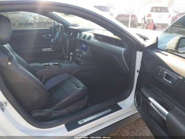 Білий Форд Мустанг, об'ємом двигуна 2.3 л та пробігом 88 тис. км за 7000 $, фото 4 на Automoto.ua