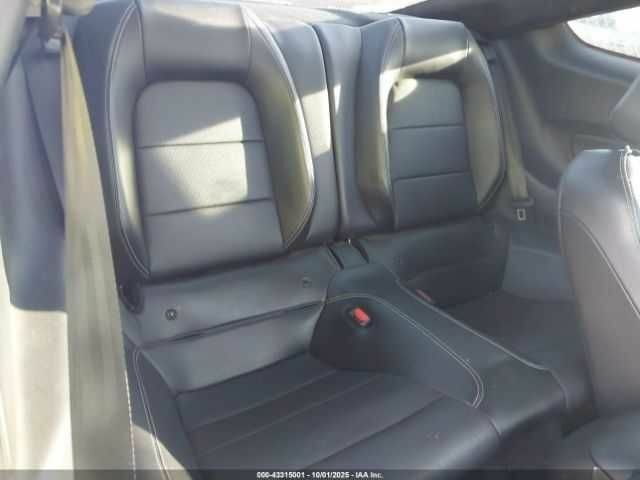 Білий Форд Мустанг, об'ємом двигуна 2.3 л та пробігом 88 тис. км за 7000 $, фото 7 на Automoto.ua