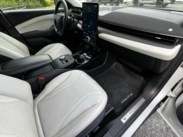 Белый Форд Мустанг, объемом двигателя 0 л и пробегом 17 тыс. км за 9900 $, фото 7 на Automoto.ua