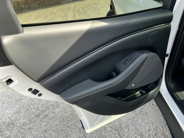 Белый Форд Мустанг, объемом двигателя 0 л и пробегом 31 тыс. км за 33000 $, фото 19 на Automoto.ua