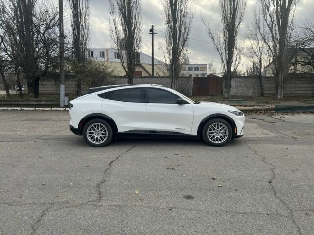 Белый Форд Мустанг, объемом двигателя 0 л и пробегом 31 тыс. км за 33000 $, фото 3 на Automoto.ua