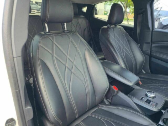 Белый Форд Мустанг, объемом двигателя 0 л и пробегом 15 тыс. км за 10000 $, фото 9 на Automoto.ua