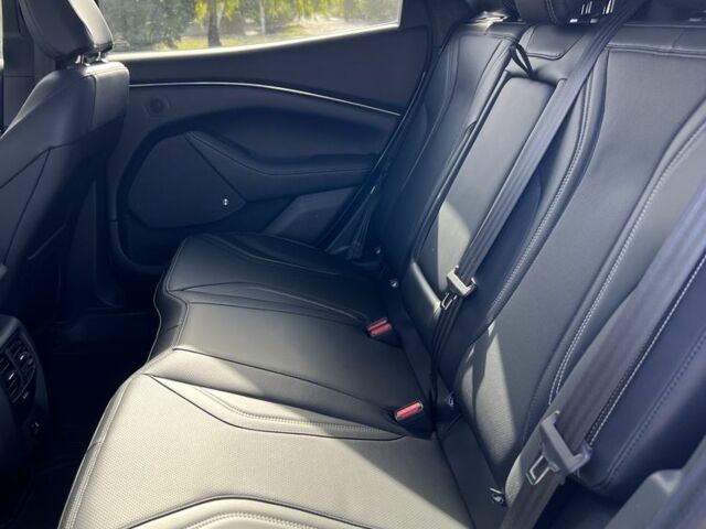 Белый Форд Мустанг, объемом двигателя 0 л и пробегом 31 тыс. км за 33000 $, фото 17 на Automoto.ua