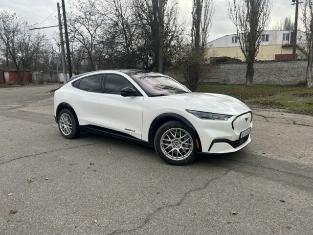 Белый Форд Мустанг, объемом двигателя 0 л и пробегом 31 тыс. км за 33000 $, фото 9 на Automoto.ua