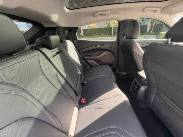 Белый Форд Мустанг, объемом двигателя 0 л и пробегом 14 тыс. км за 17800 $, фото 11 на Automoto.ua