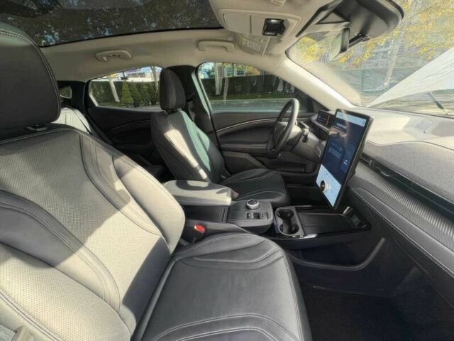 Белый Форд Мустанг, объемом двигателя 0 л и пробегом 14 тыс. км за 17800 $, фото 9 на Automoto.ua