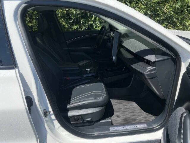 Белый Форд Мустанг, объемом двигателя 0 л и пробегом 18 тыс. км за 15700 $, фото 9 на Automoto.ua