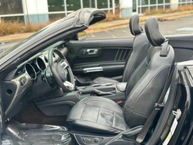 Черный Форд Мустанг, объемом двигателя 2.3 л и пробегом 79 тыс. км за 9000 $, фото 7 на Automoto.ua