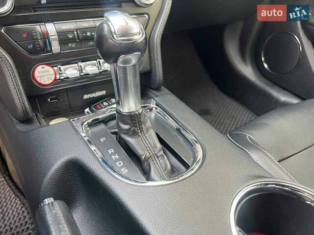 Черный Форд Мустанг, объемом двигателя 2.3 л и пробегом 101 тыс. км за 15990 $, фото 13 на Automoto.ua