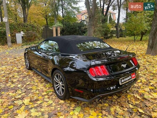 Черный Форд Мустанг, объемом двигателя 2.3 л и пробегом 101 тыс. км за 15990 $, фото 6 на Automoto.ua