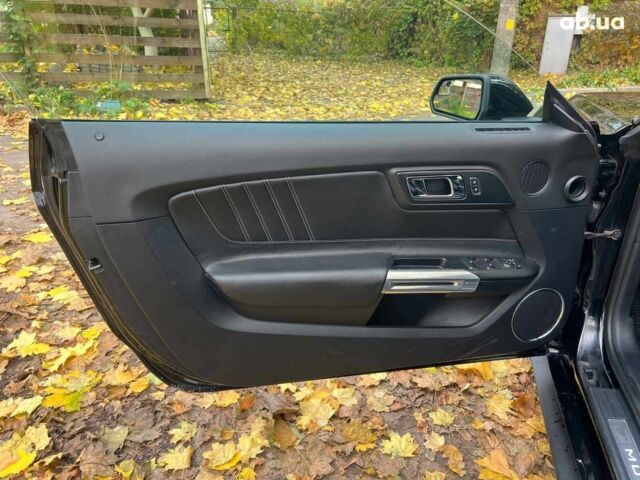 Черный Форд Мустанг, объемом двигателя 2.3 л и пробегом 101 тыс. км за 15990 $, фото 8 на Automoto.ua