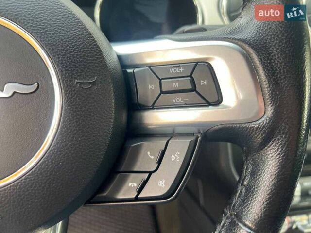 Черный Форд Мустанг, объемом двигателя 2.3 л и пробегом 101 тыс. км за 15990 $, фото 14 на Automoto.ua