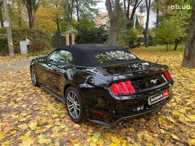 Черный Форд Мустанг, объемом двигателя 2.3 л и пробегом 101 тыс. км за 15990 $, фото 6 на Automoto.ua