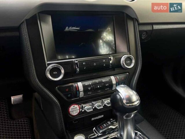 Черный Форд Мустанг, объемом двигателя 2.3 л и пробегом 101 тыс. км за 15990 $, фото 11 на Automoto.ua