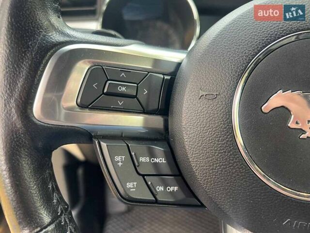 Черный Форд Мустанг, объемом двигателя 2.3 л и пробегом 101 тыс. км за 15990 $, фото 12 на Automoto.ua