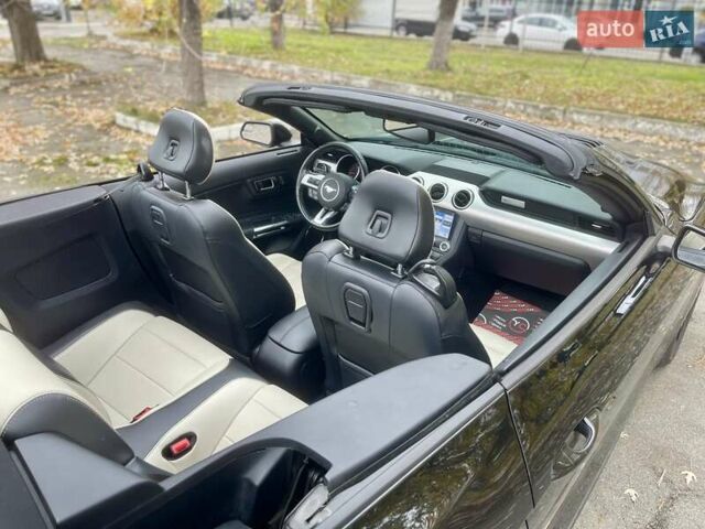 Черный Форд Мустанг, объемом двигателя 2.3 л и пробегом 121 тыс. км за 17500 $, фото 22 на Automoto.ua