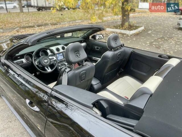 Черный Форд Мустанг, объемом двигателя 2.26 л и пробегом 121 тыс. км за 17999 $, фото 22 на Automoto.ua