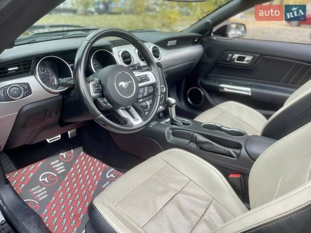 Черный Форд Мустанг, объемом двигателя 2.26 л и пробегом 121 тыс. км за 17999 $, фото 25 на Automoto.ua