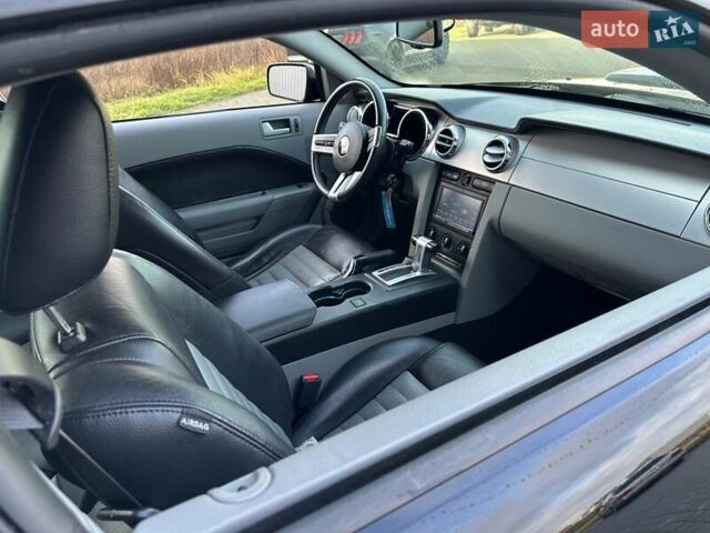 Черный Форд Мустанг, объемом двигателя 4.61 л и пробегом 96 тыс. км за 16000 $, фото 4 на Automoto.ua