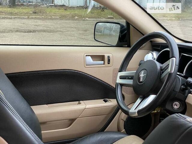 Черный Форд Мустанг, объемом двигателя 4 л и пробегом 107 тыс. км за 10500 $, фото 14 на Automoto.ua