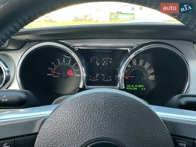 Черный Форд Мустанг, объемом двигателя 4.61 л и пробегом 96 тыс. км за 16000 $, фото 8 на Automoto.ua