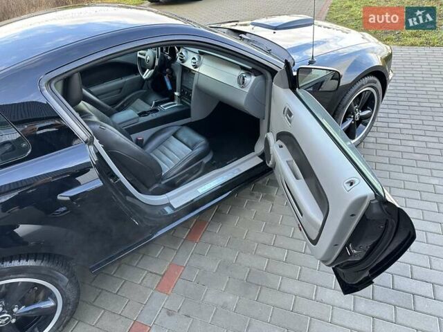 Черный Форд Мустанг, объемом двигателя 4.61 л и пробегом 96 тыс. км за 16000 $, фото 13 на Automoto.ua