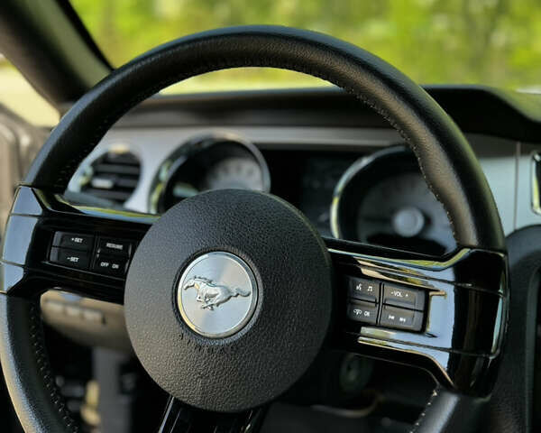 Черный Форд Мустанг, объемом двигателя 4.95 л и пробегом 160 тыс. км за 20500 $, фото 16 на Automoto.ua