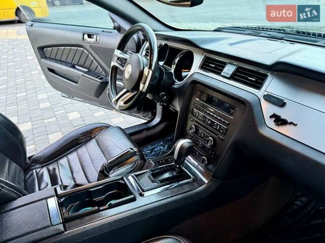 Чорний Форд Мустанг, об'ємом двигуна 3.7 л та пробігом 237 тис. км за 11999 $, фото 48 на Automoto.ua