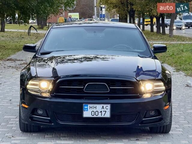 Чорний Форд Мустанг, об'ємом двигуна 3.7 л та пробігом 237 тис. км за 11999 $, фото 2 на Automoto.ua