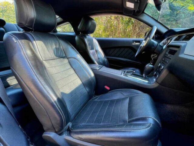 Черный Форд Мустанг, объемом двигателя 3.7 л и пробегом 87 тыс. км за 6300 $, фото 8 на Automoto.ua