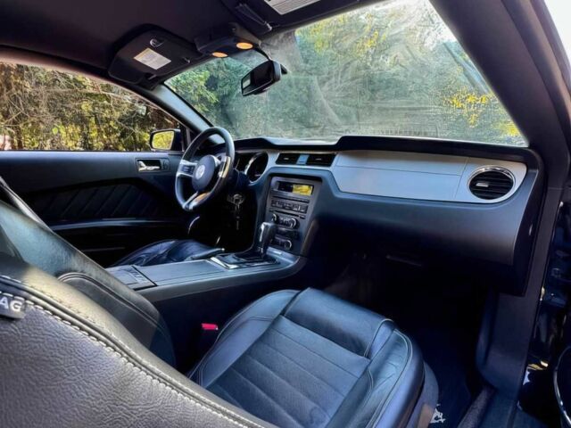 Черный Форд Мустанг, объемом двигателя 3.7 л и пробегом 87 тыс. км за 6300 $, фото 9 на Automoto.ua