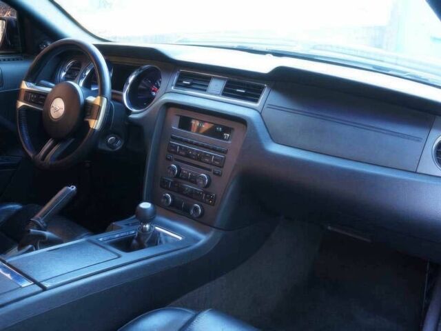 Черный Форд Мустанг, объемом двигателя 5 л и пробегом 80 тыс. км за 8800 $, фото 7 на Automoto.ua