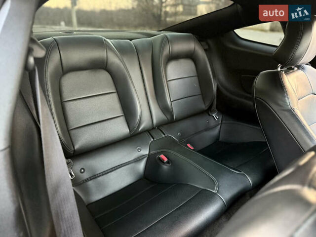 Черный Форд Мустанг, объемом двигателя 2.26 л и пробегом 198 тыс. км за 14300 $, фото 17 на Automoto.ua