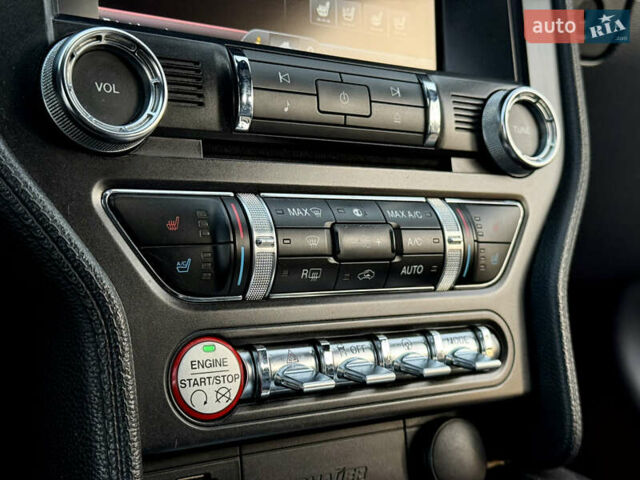 Черный Форд Мустанг, объемом двигателя 2.26 л и пробегом 198 тыс. км за 14300 $, фото 26 на Automoto.ua