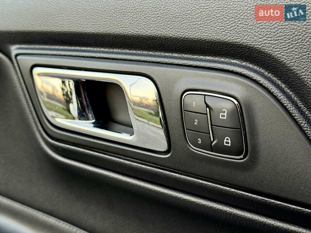 Черный Форд Мустанг, объемом двигателя 2.26 л и пробегом 198 тыс. км за 14300 $, фото 18 на Automoto.ua