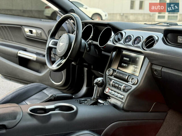 Черный Форд Мустанг, объемом двигателя 2.26 л и пробегом 198 тыс. км за 14300 $, фото 15 на Automoto.ua