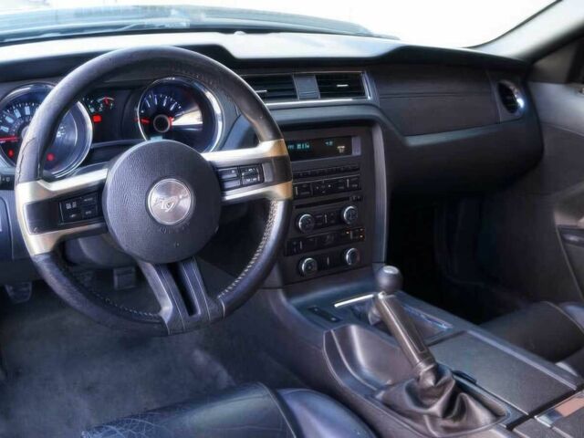 Черный Форд Мустанг, объемом двигателя 5 л и пробегом 80 тыс. км за 8800 $, фото 9 на Automoto.ua