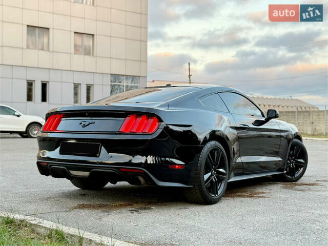 Черный Форд Мустанг, объемом двигателя 2.26 л и пробегом 198 тыс. км за 14300 $, фото 1 на Automoto.ua