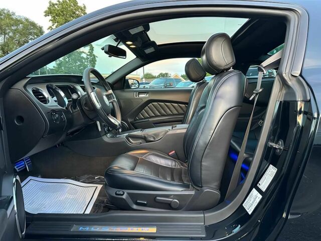 Форд Мустанг 2014 в Житомире на Automoto.ua Черный Форд Мустанг, объемом двигателя 5 л и пробегом 84 тыс. км за 7100 $, фото 9 на Automoto.ua