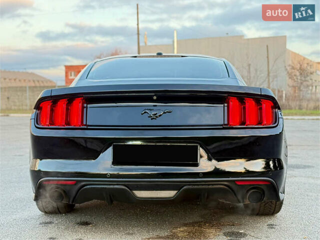 Черный Форд Мустанг, объемом двигателя 2.26 л и пробегом 198 тыс. км за 14300 $, фото 9 на Automoto.ua