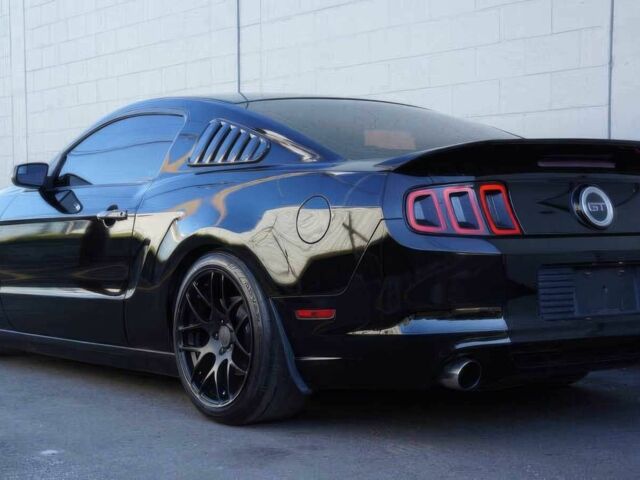 Черный Форд Мустанг, объемом двигателя 5 л и пробегом 80 тыс. км за 8800 $, фото 3 на Automoto.ua