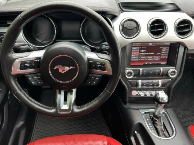 Черный Форд Мустанг, объемом двигателя 5 л и пробегом 70 тыс. км за 8500 $, фото 7 на Automoto.ua