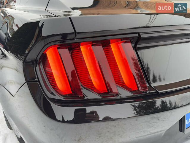 Черный Форд Мустанг, объемом двигателя 2.26 л и пробегом 186 тыс. км за 12900 $, фото 14 на Automoto.ua